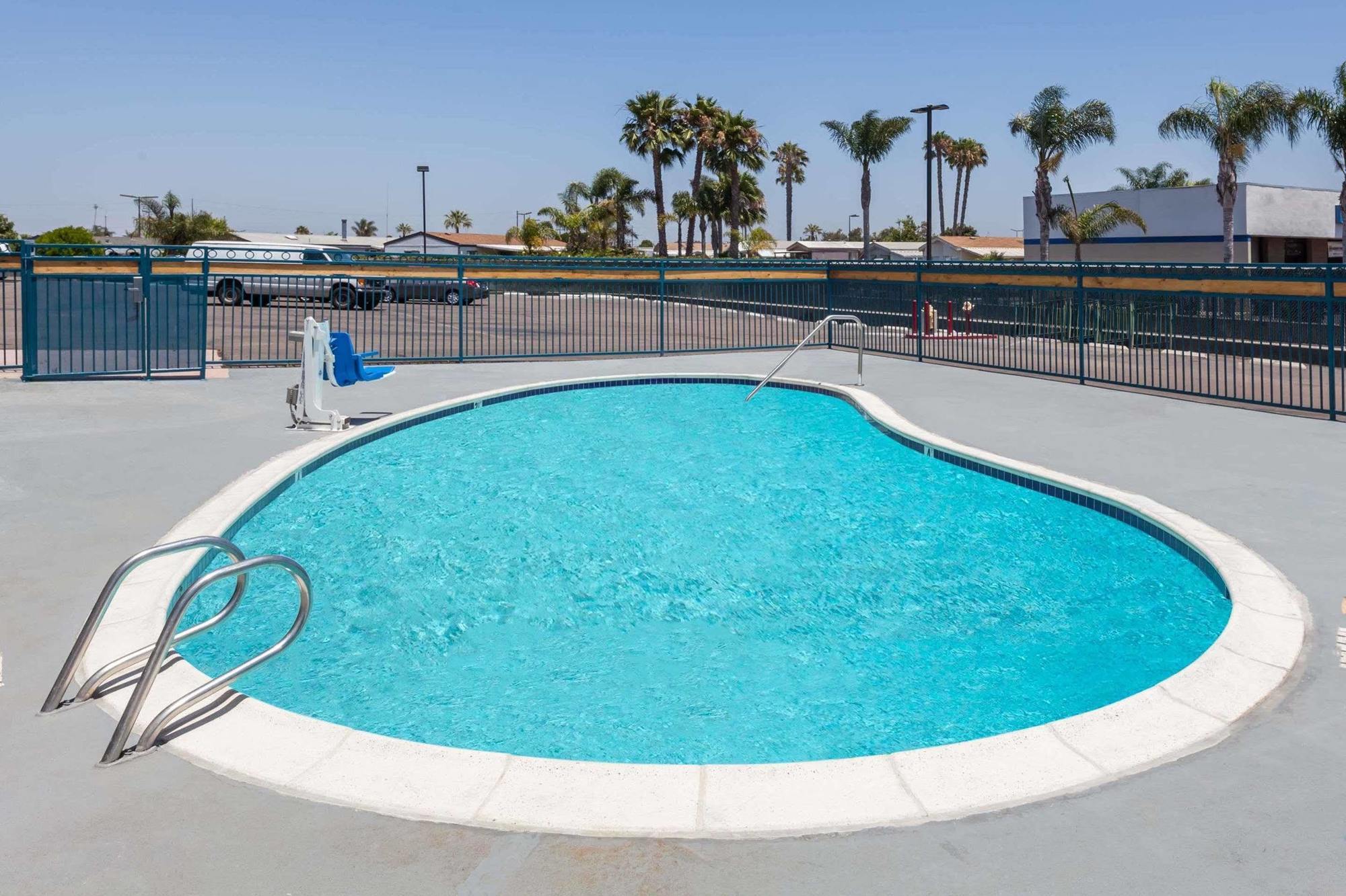 Super 8 By Wyndham San Diego/Imperial Beach Exterior foto