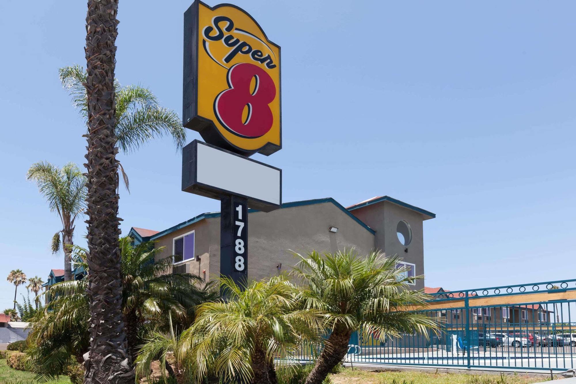 Super 8 By Wyndham San Diego/Imperial Beach Exterior foto